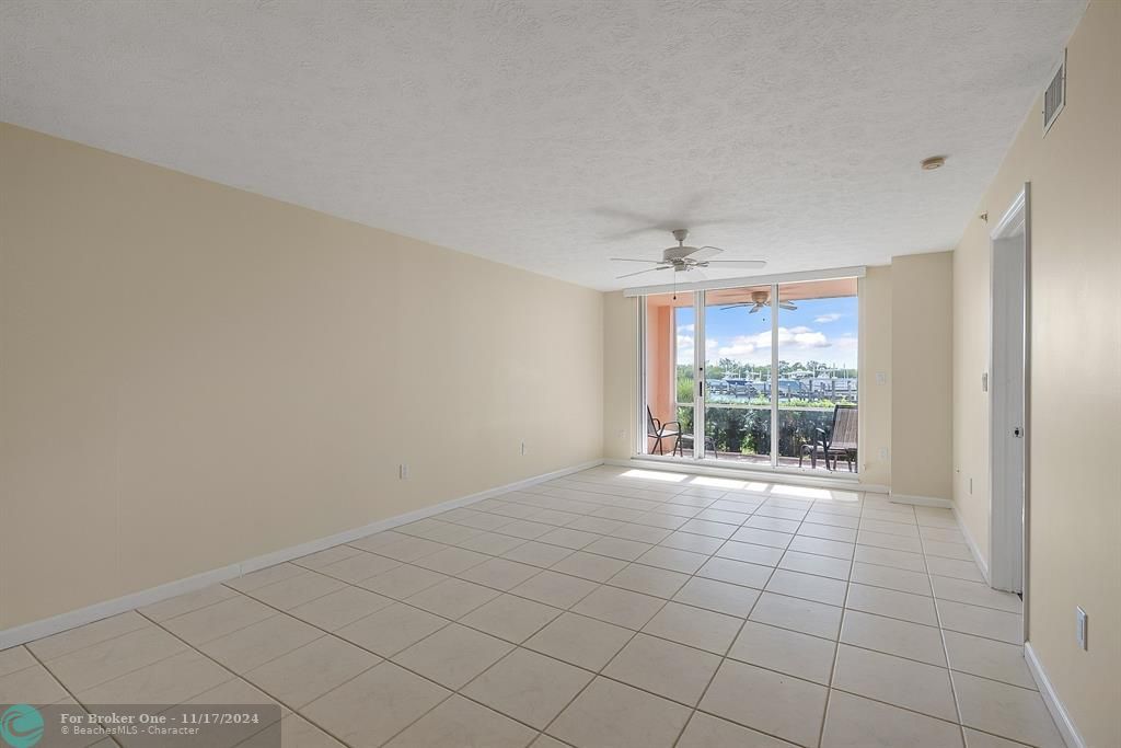 For Sale: $345,000 (2 beds, 2 baths, 1230 Square Feet)