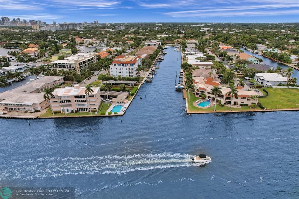 For Sale: $1,075,000 (2 beds, 2 baths, 1730 Square Feet)