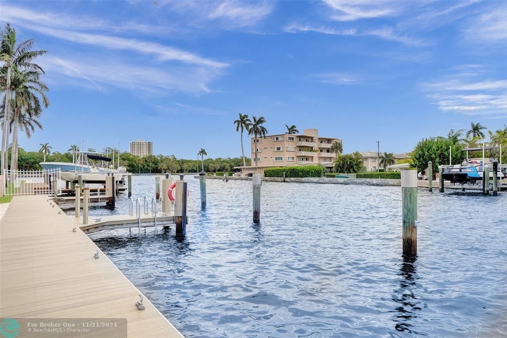 For Sale: $1,075,000 (2 beds, 2 baths, 1730 Square Feet)