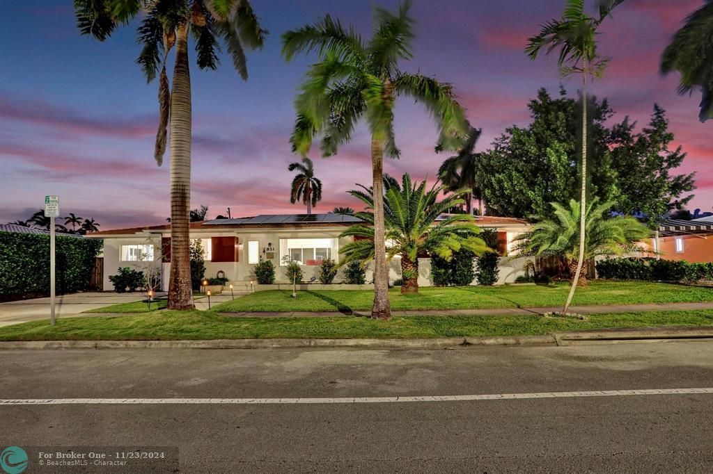 For Sale: $1,575,000 (4 beds, 3 baths, 2276 Square Feet)