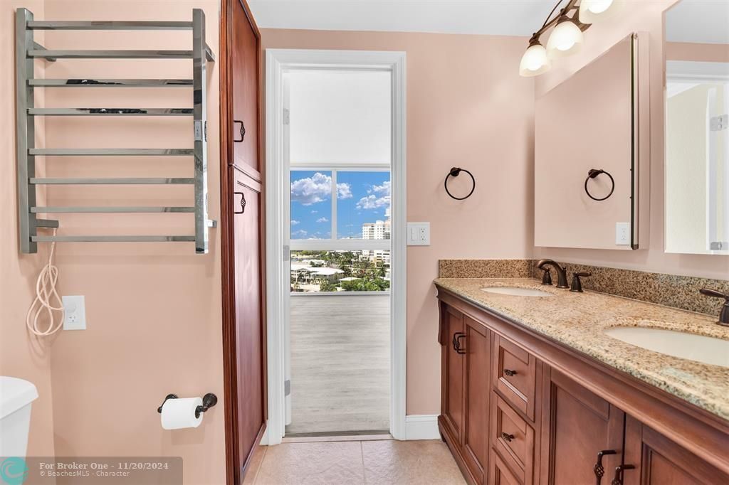 For Sale: $560,000 (2 beds, 2 baths, 1200 Square Feet)