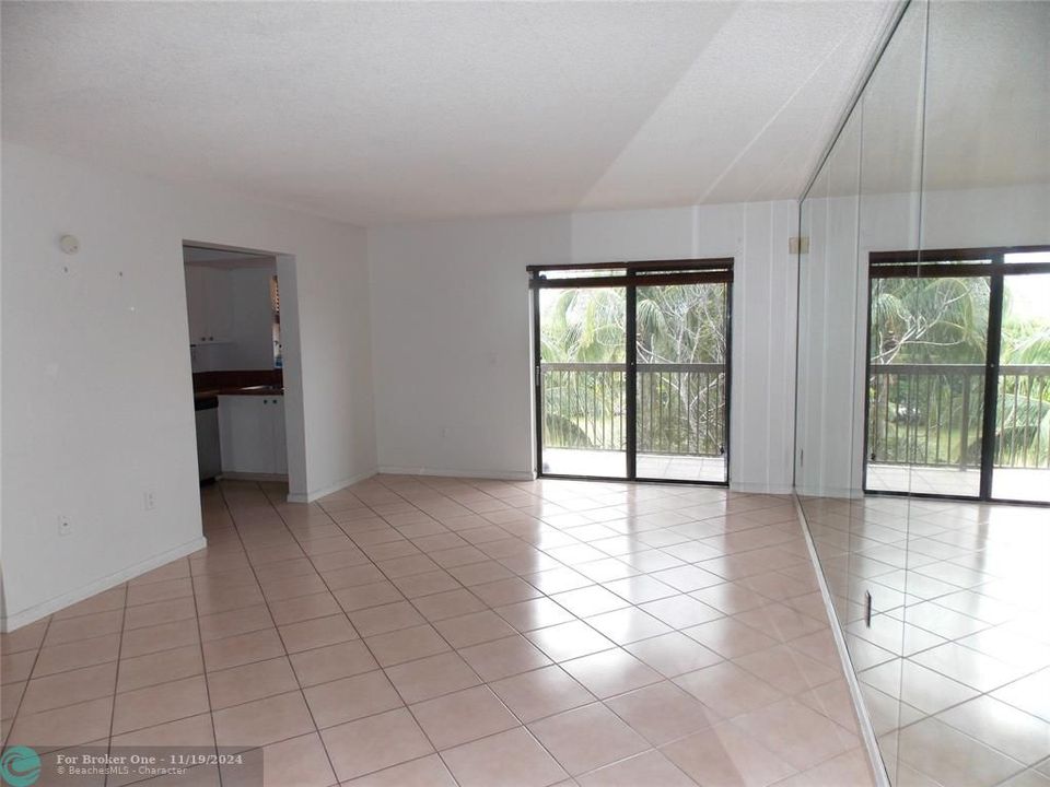 For Sale: $269,900 (2 beds, 2 baths, 968 Square Feet)