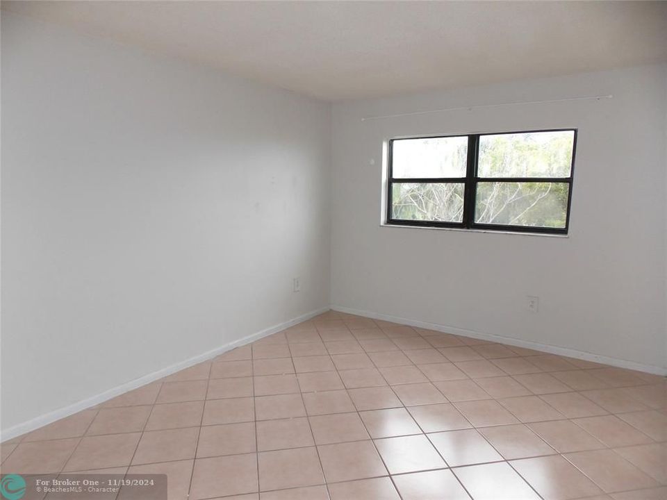 For Sale: $269,900 (2 beds, 2 baths, 968 Square Feet)