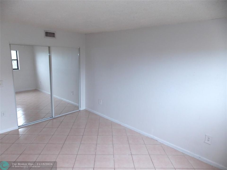 For Sale: $269,900 (2 beds, 2 baths, 968 Square Feet)