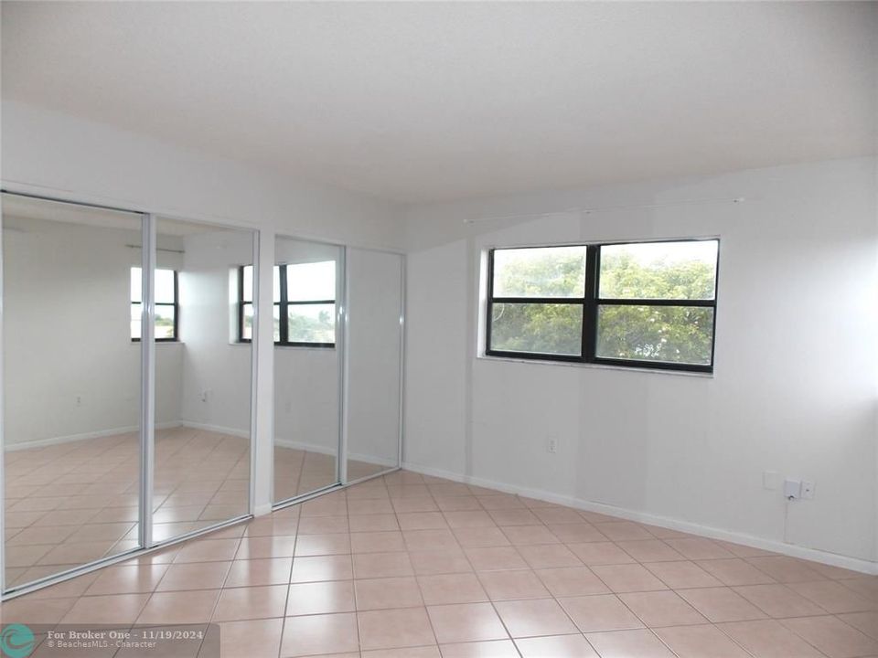 For Sale: $269,900 (2 beds, 2 baths, 968 Square Feet)