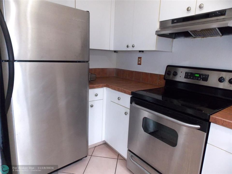 For Sale: $269,900 (2 beds, 2 baths, 968 Square Feet)