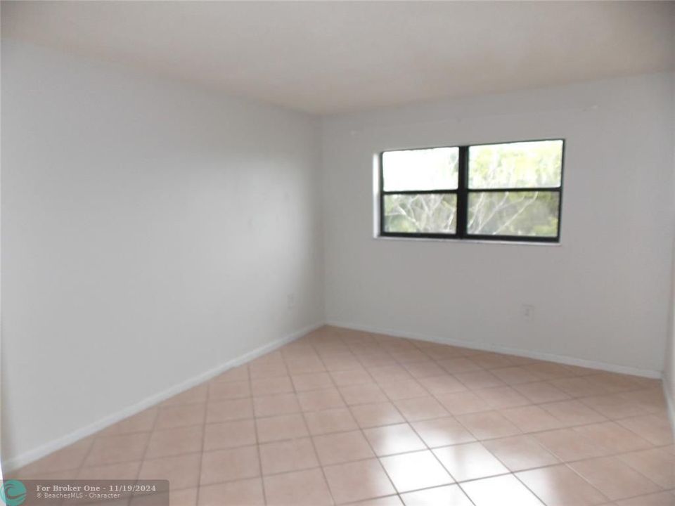 For Sale: $269,900 (2 beds, 2 baths, 968 Square Feet)