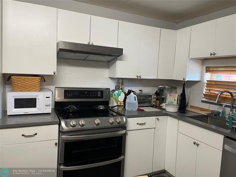 For Rent: $2,600 (2 beds, 1 baths, 1000 Square Feet)