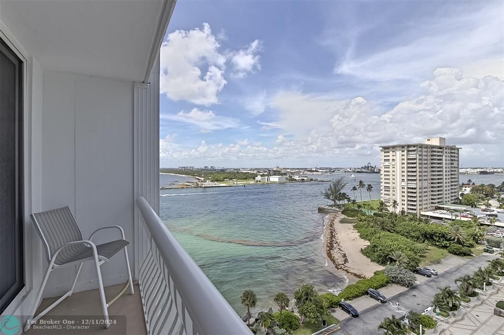 For Sale: $1,395,000 (2 beds, 2 baths, 1599 Square Feet)