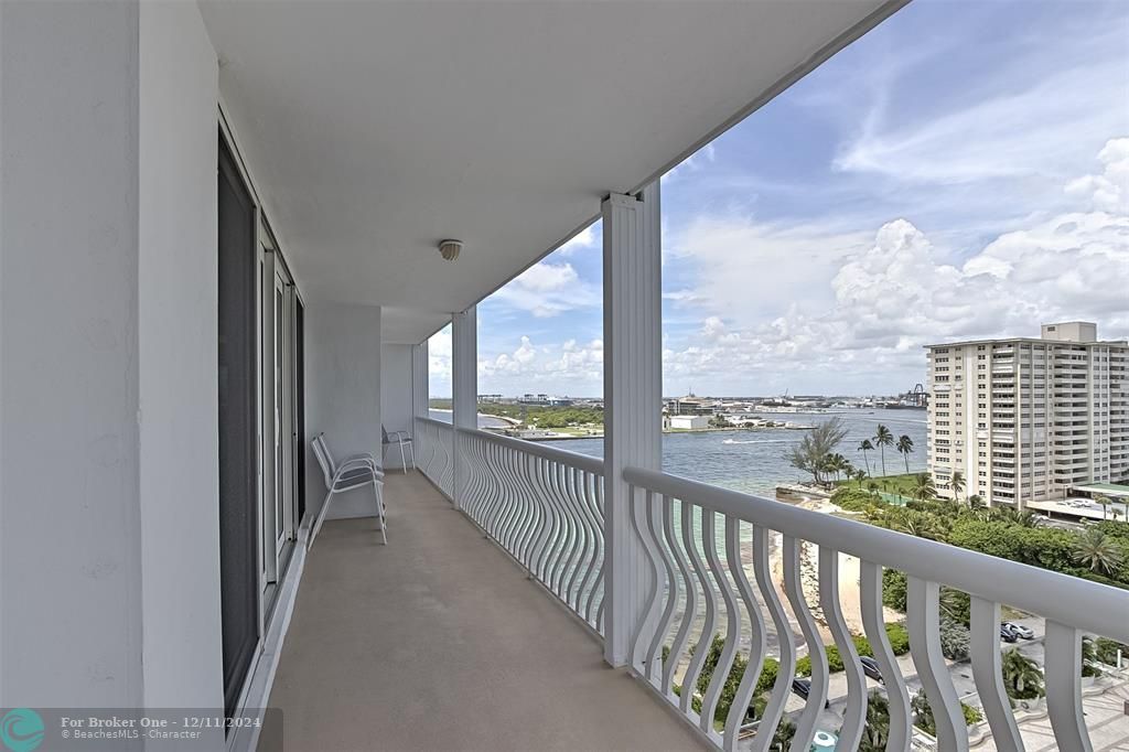 For Sale: $1,395,000 (2 beds, 2 baths, 1599 Square Feet)