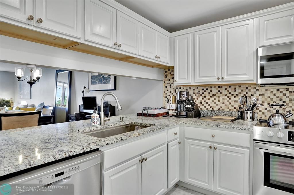 For Sale: $339,000 (2 beds, 2 baths, 1360 Square Feet)