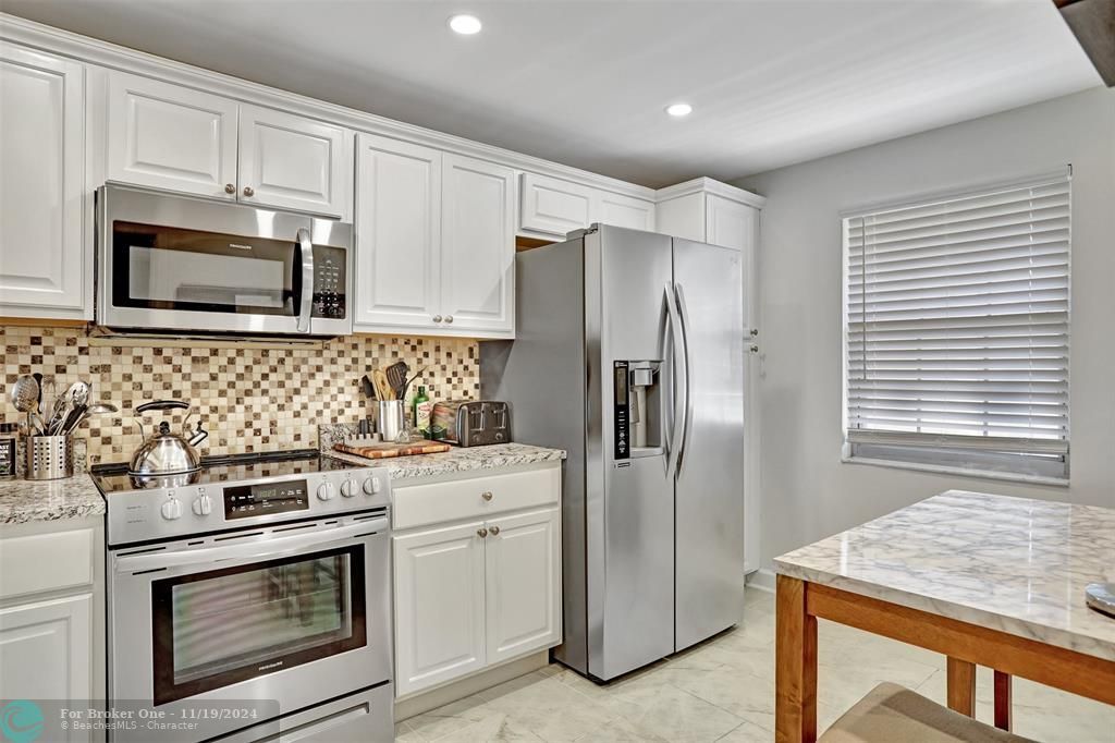 For Sale: $339,000 (2 beds, 2 baths, 1360 Square Feet)