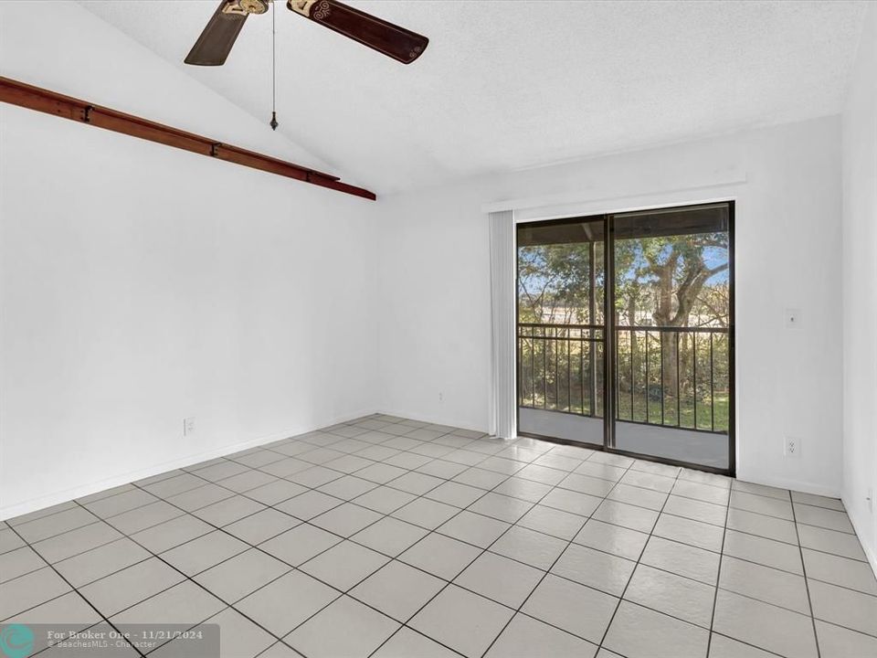 For Sale: $239,000 (2 beds, 2 baths, 985 Square Feet)