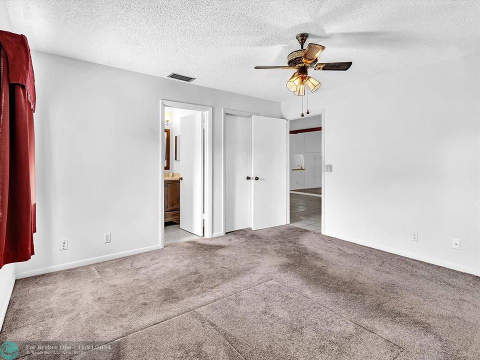 For Sale: $239,000 (2 beds, 2 baths, 985 Square Feet)