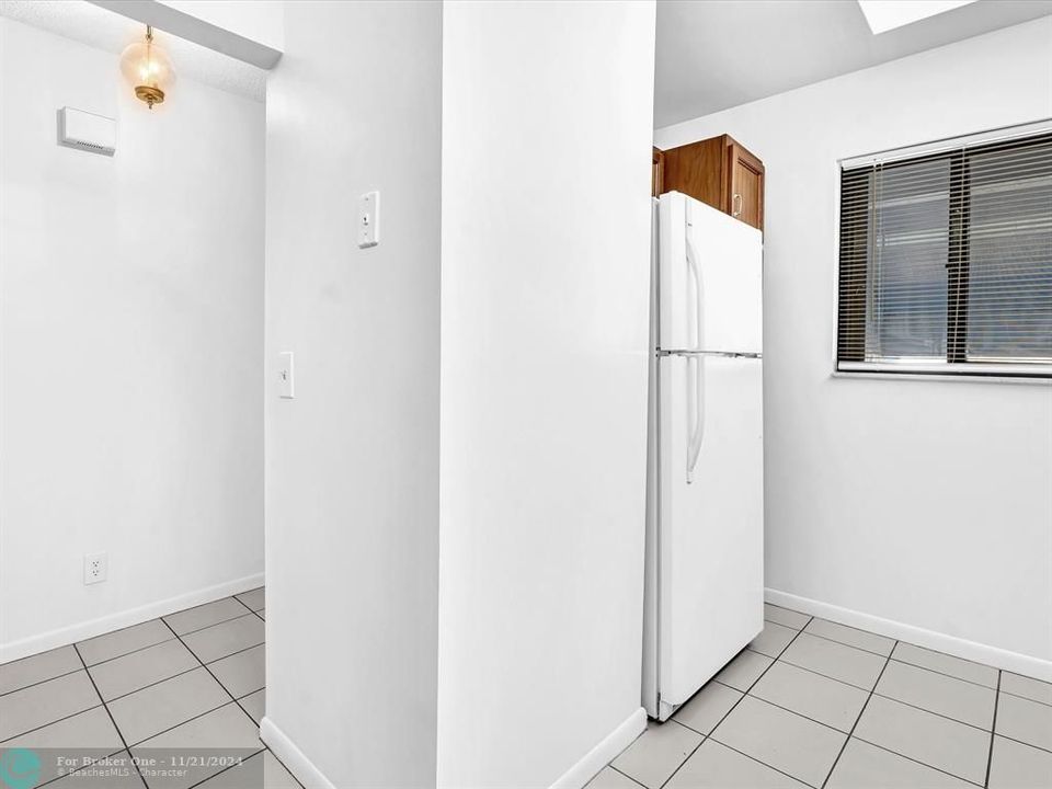 For Sale: $239,000 (2 beds, 2 baths, 985 Square Feet)