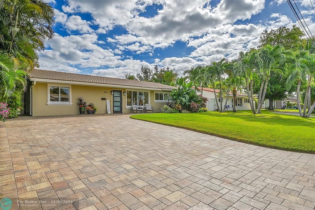 For Sale: $1,200,000 (3 beds, 2 baths, 1744 Square Feet)