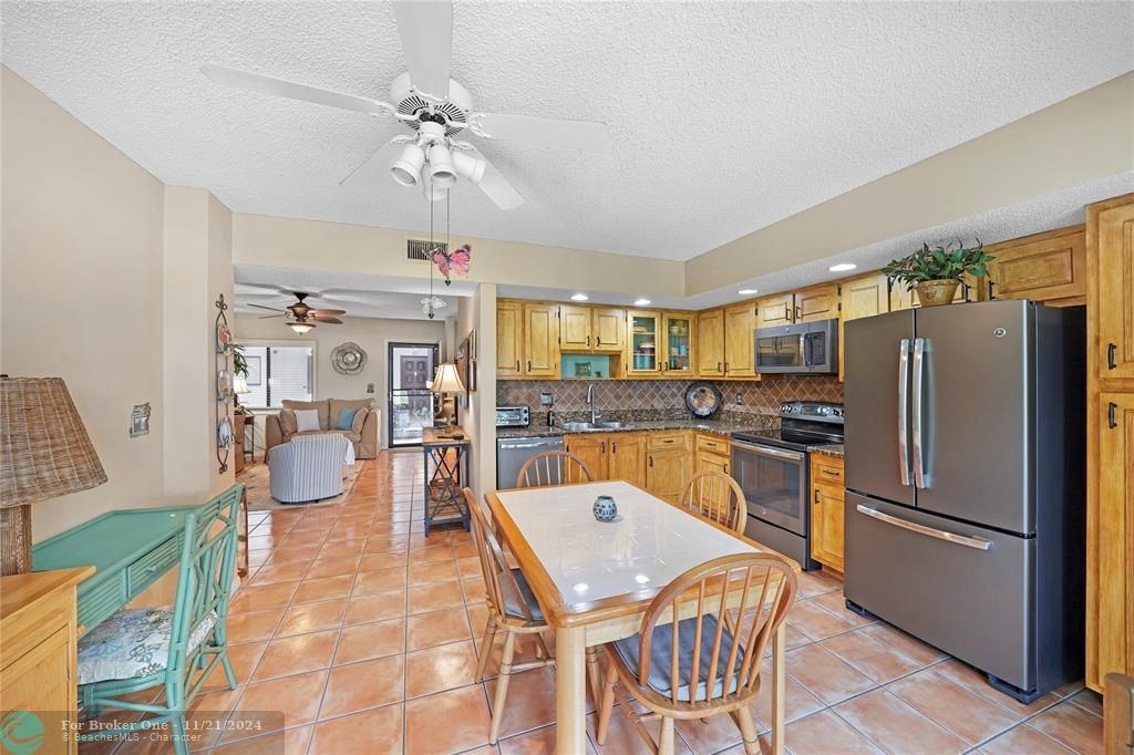 For Sale: $234,900 (2 beds, 2 baths, 1050 Square Feet)