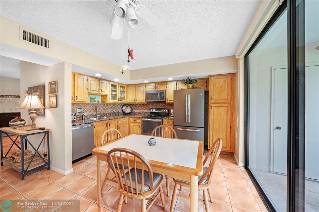 For Sale: $234,900 (2 beds, 2 baths, 1050 Square Feet)