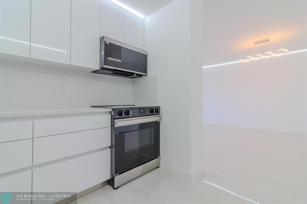 For Sale: $379,900 (2 beds, 2 baths, 1250 Square Feet)