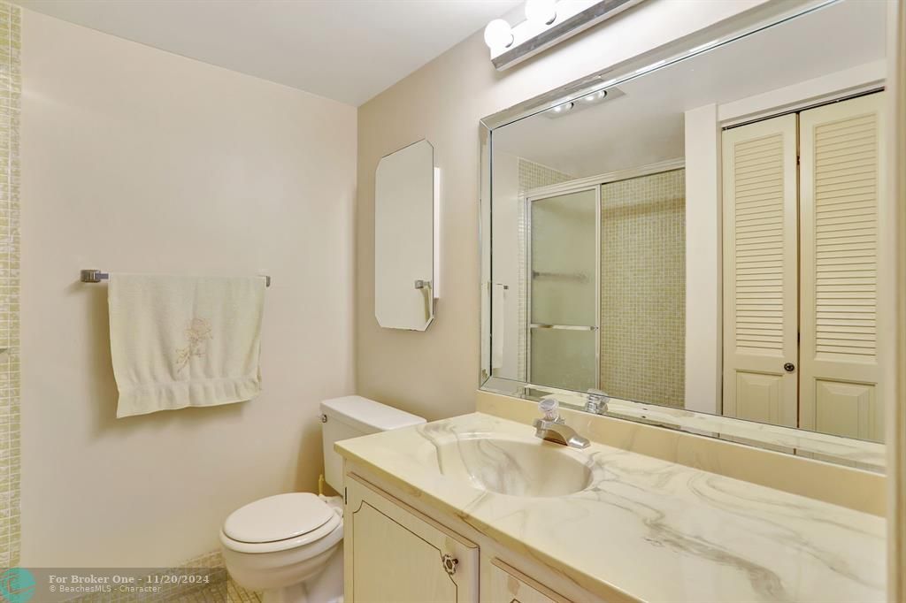 For Sale: $149,000 (1 beds, 2 baths, 770 Square Feet)