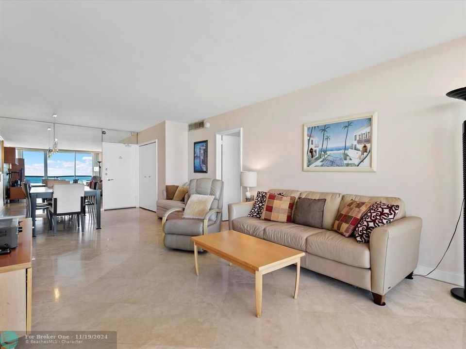 For Sale: $850,000 (2 beds, 2 baths, 1010 Square Feet)