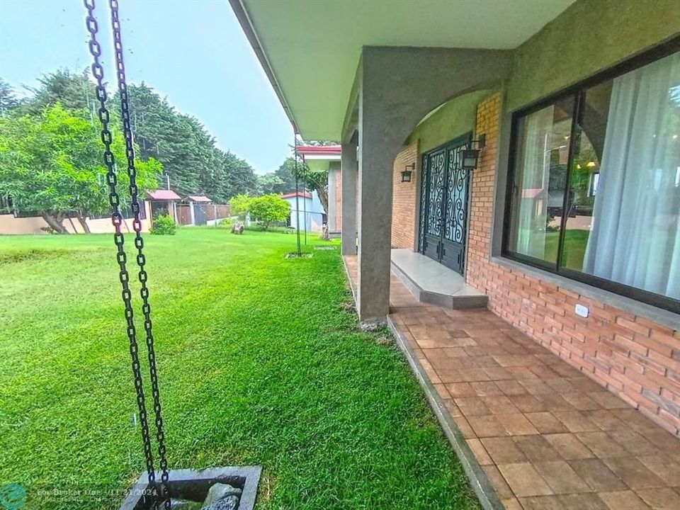 En Venta: $600,000 (4 camas, 3 baños, 2500 Pies cuadrados)