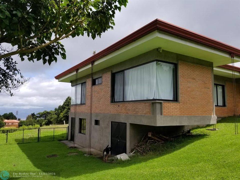 En Venta: $600,000 (4 camas, 3 baños, 2500 Pies cuadrados)