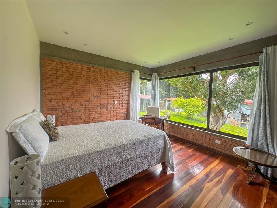 En Venta: $600,000 (4 camas, 3 baños, 2500 Pies cuadrados)