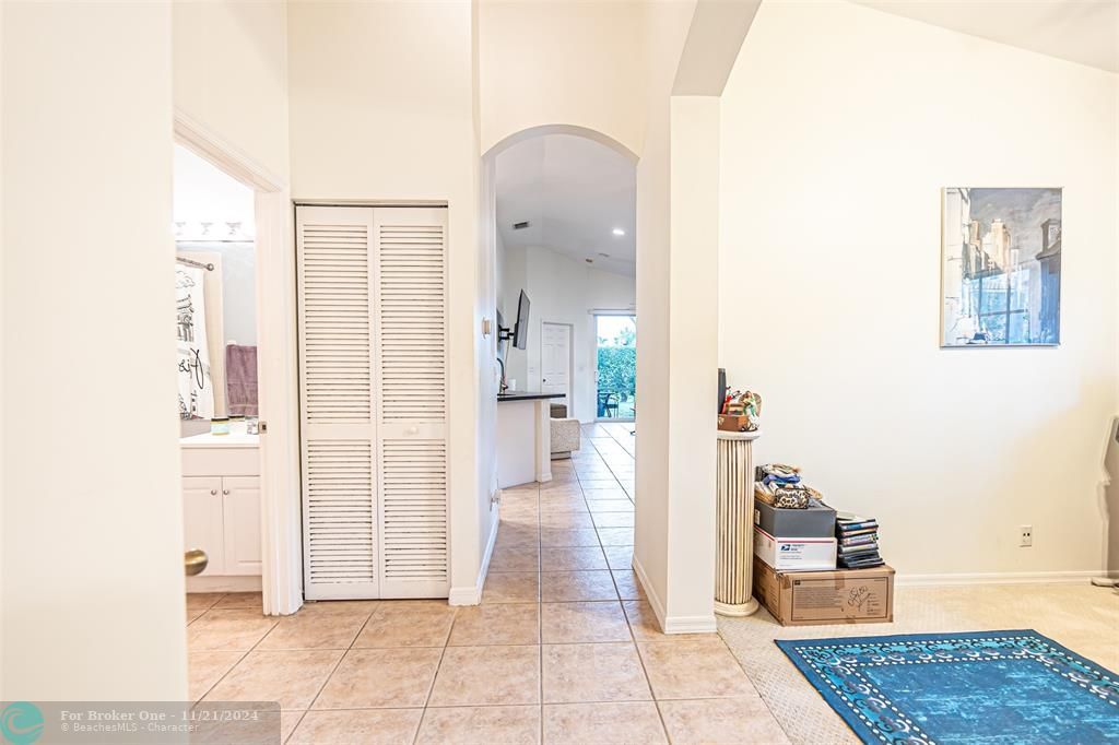 For Sale: $365,000 (3 beds, 2 baths, 1214 Square Feet)