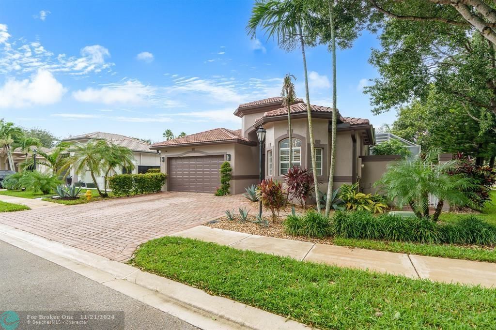 For Sale: $789,000 (3 beds, 2 baths, 2132 Square Feet)