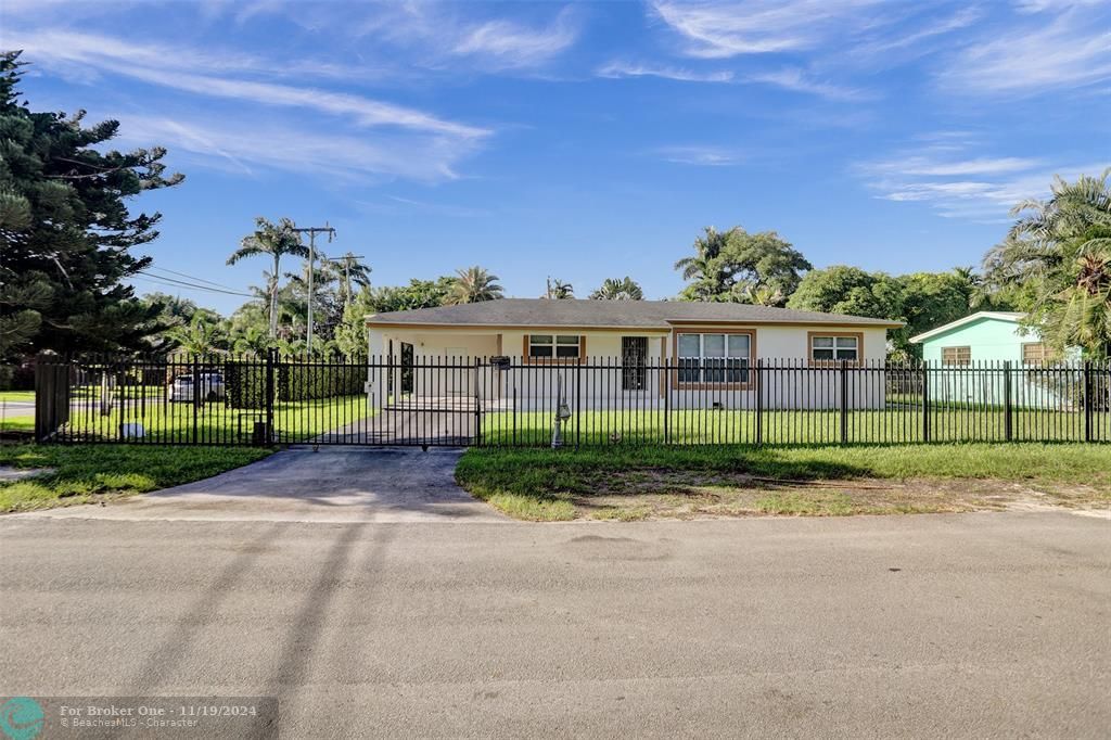 For Sale: $850,000 (4 beds, 2 baths, 1600 Square Feet)