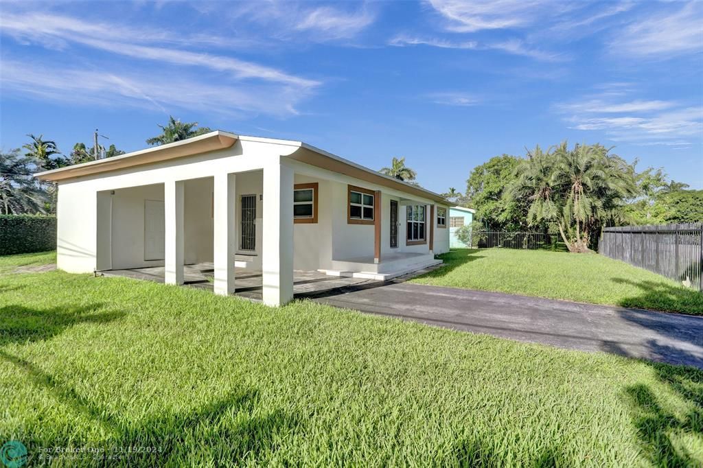 For Sale: $850,000 (4 beds, 2 baths, 1600 Square Feet)