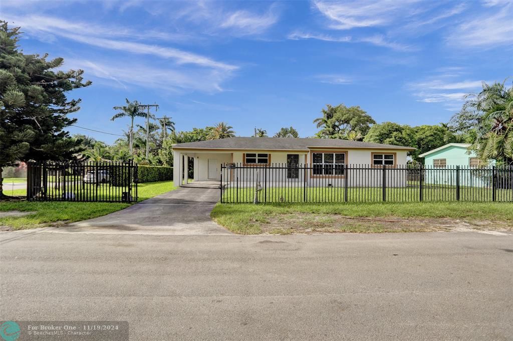 For Sale: $850,000 (4 beds, 2 baths, 1600 Square Feet)