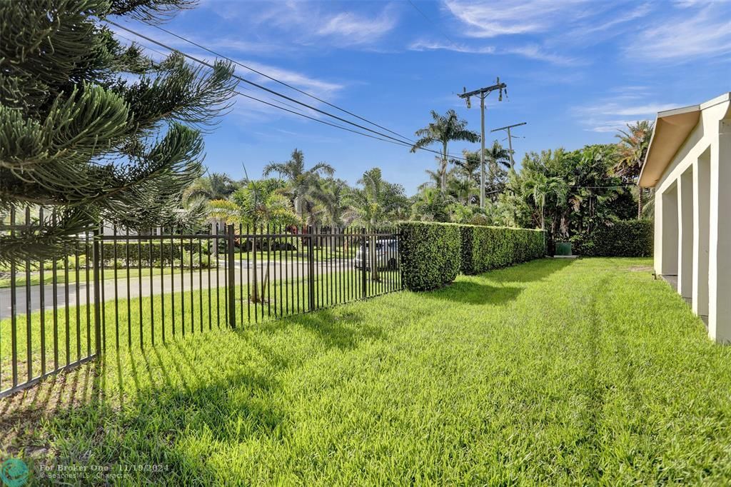 For Sale: $850,000 (4 beds, 2 baths, 1600 Square Feet)