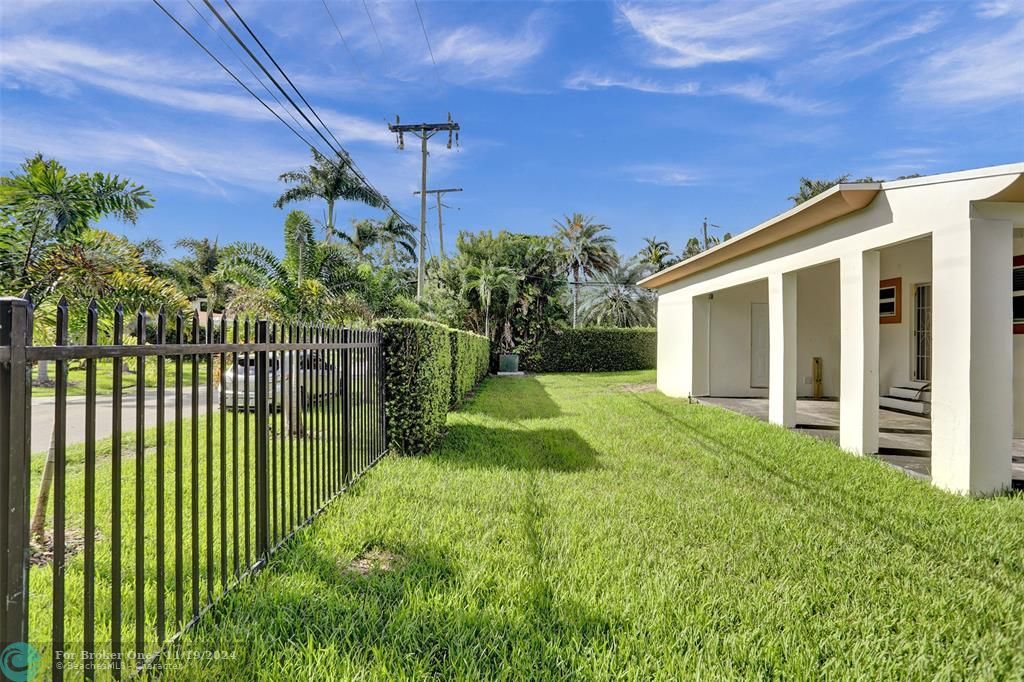 For Sale: $850,000 (4 beds, 2 baths, 1600 Square Feet)