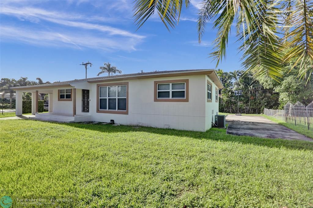 For Sale: $850,000 (4 beds, 2 baths, 1600 Square Feet)