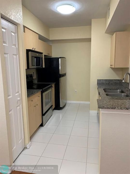 For Rent: $2,600 (2 beds, 2 baths, 1205 Square Feet)