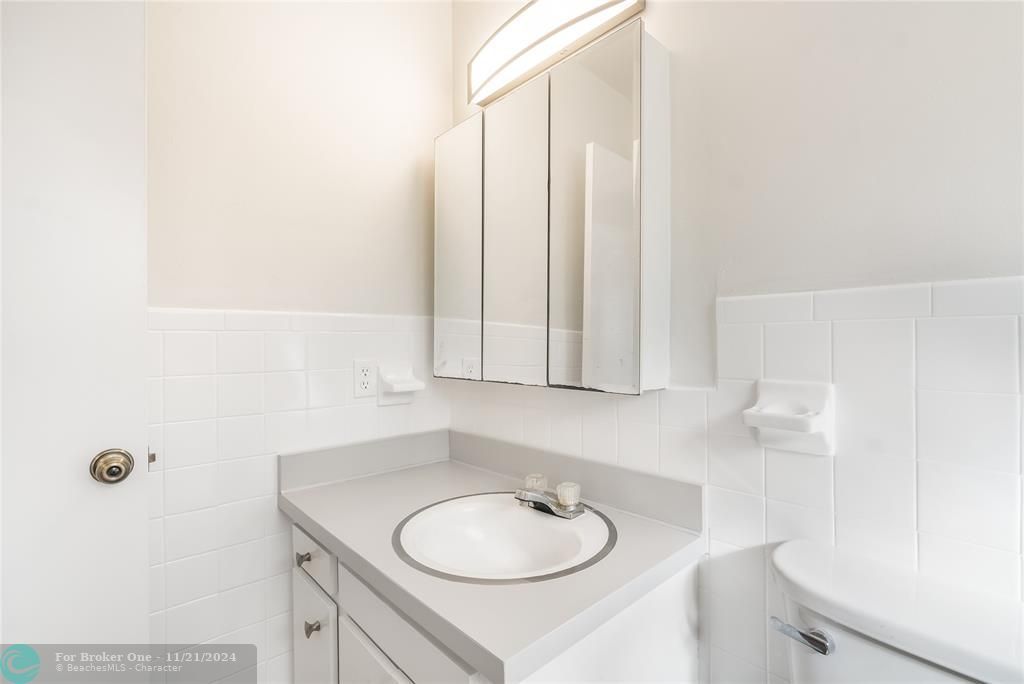 For Sale: $149,999 (1 beds, 1 baths, 573 Square Feet)