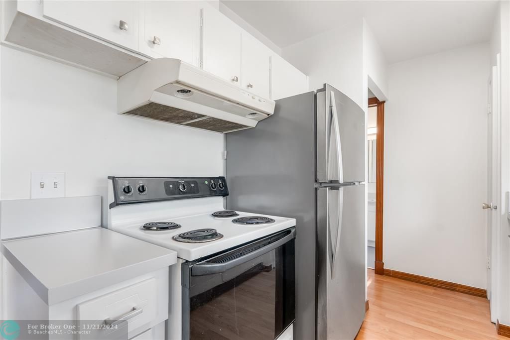 For Sale: $149,999 (1 beds, 1 baths, 573 Square Feet)