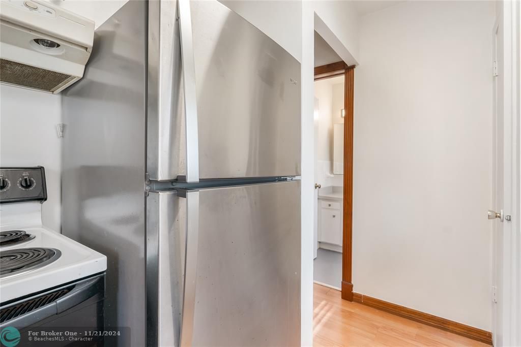 For Sale: $149,999 (1 beds, 1 baths, 573 Square Feet)