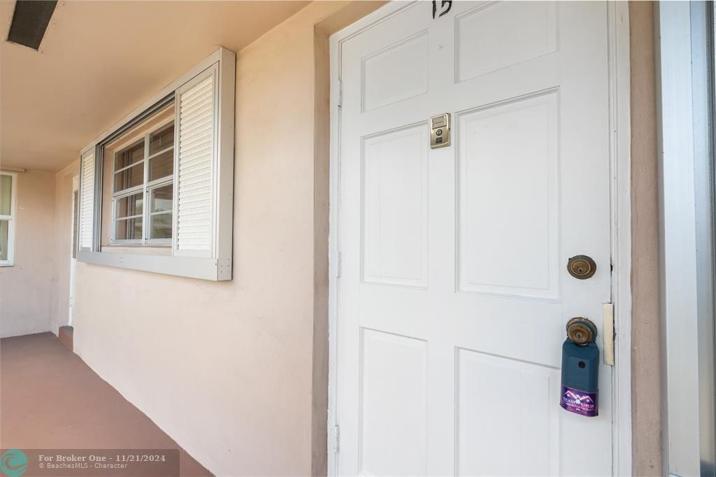 For Sale: $149,999 (1 beds, 1 baths, 573 Square Feet)