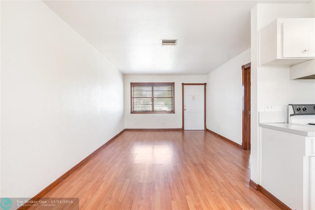 For Sale: $149,999 (1 beds, 1 baths, 573 Square Feet)