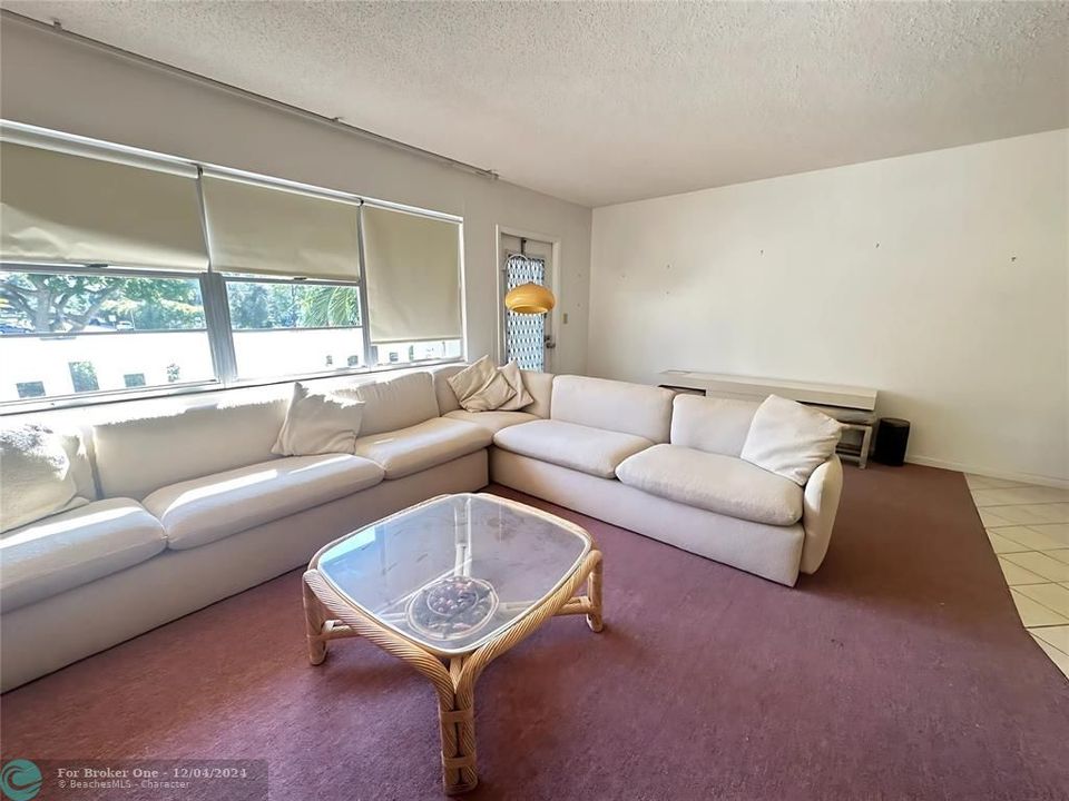 For Sale: $114,000 (1 beds, 1 baths, 700 Square Feet)