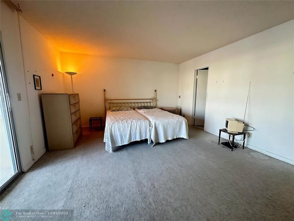 For Sale: $114,000 (1 beds, 1 baths, 700 Square Feet)