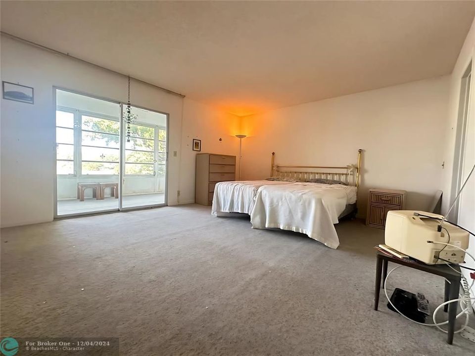 For Sale: $114,000 (1 beds, 1 baths, 700 Square Feet)