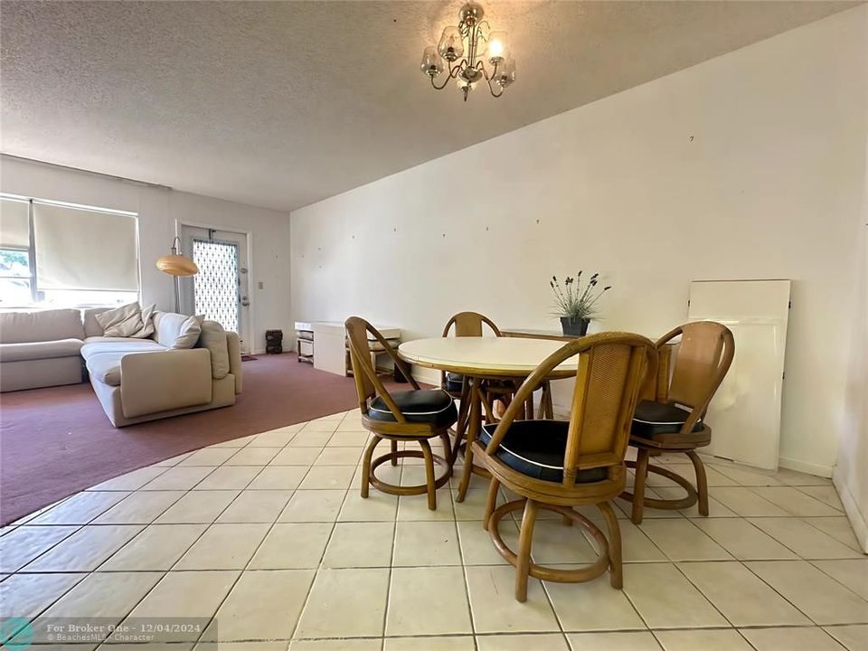 For Sale: $114,000 (1 beds, 1 baths, 700 Square Feet)