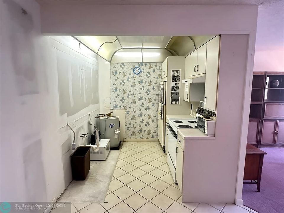 For Sale: $114,000 (1 beds, 1 baths, 700 Square Feet)