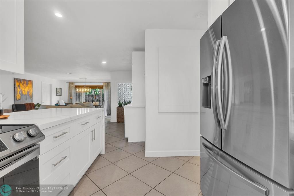 For Sale: $698,500 (2 beds, 2 baths, 1382 Square Feet)