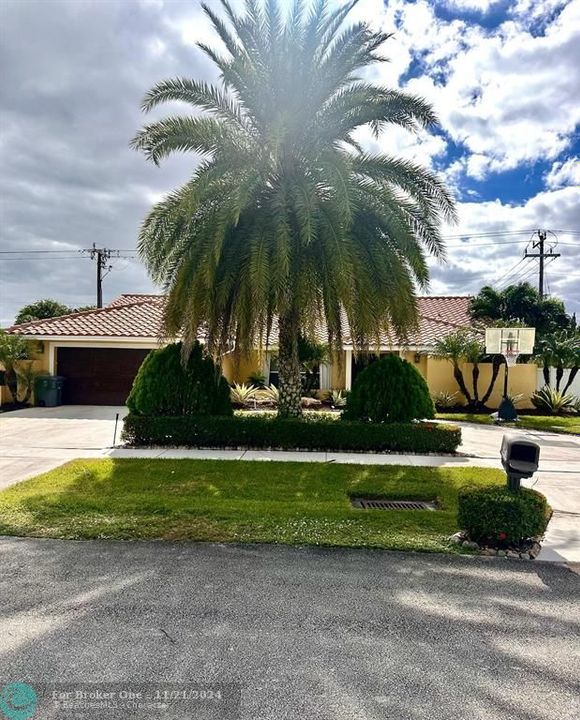 For Sale: $960,000 (4 beds, 2 baths, 2396 Square Feet)