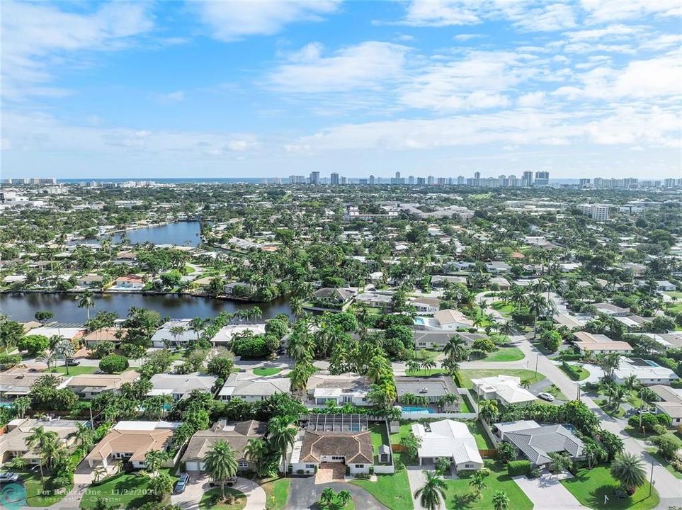 For Sale: $900,000 (4 beds, 3 baths, 1789 Square Feet)